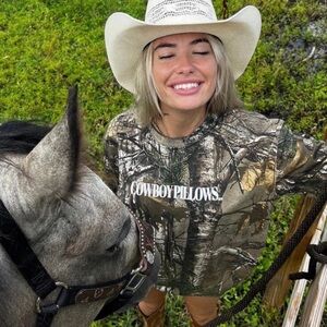 COWBOY PILLOWS RealTree camo tee